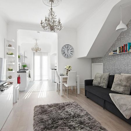 The Roost Group - Stylish Apartments グレーブゼンド エクステリア 写真