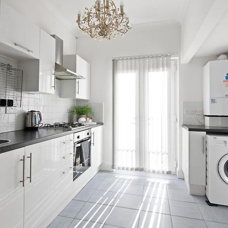 The Roost Group - Stylish Apartments グレーブゼンド 部屋 写真